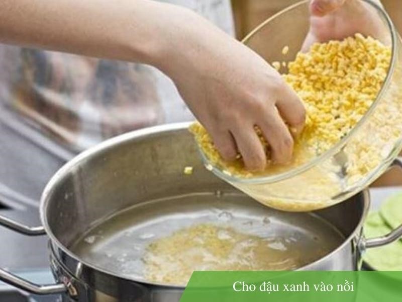 Cho đậu xanh làm vào bánh