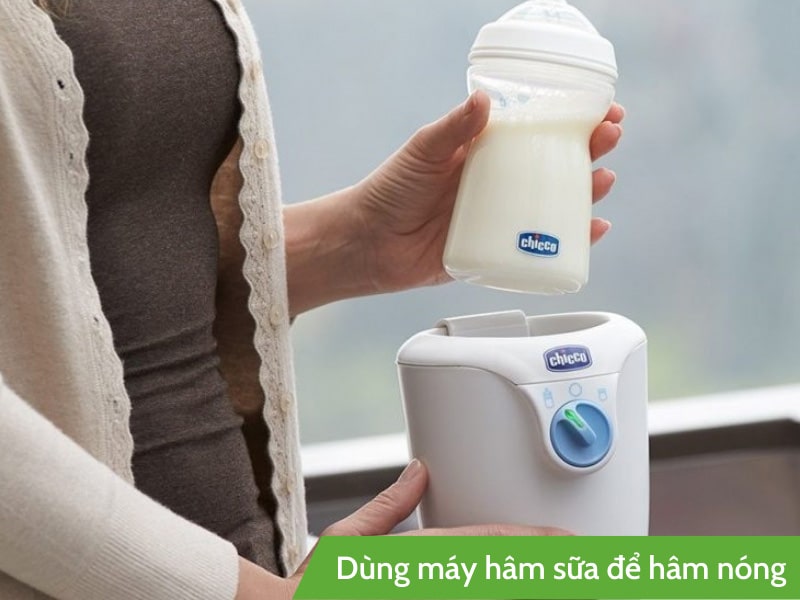 Hâm sữa bằng máy hâm sữa