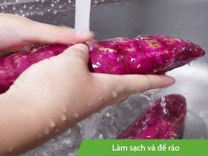 Làm sạch và sơ chế khoai luộc