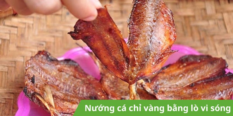 Nướng cá chỉ vàng bằng lò vi sóng