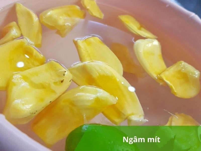 Ngâm sạch mít trước khi sấy