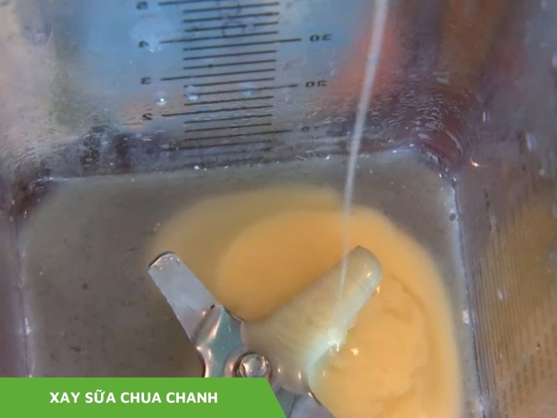 Xay sữa chua chanh bằng máy xay sinh tố
