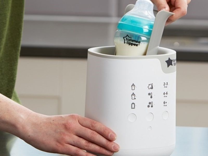 Hâm sữa mẹ bằng máy hâm nóng chuyên dụng