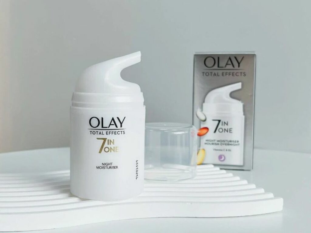 Kem dưỡng trắng da OLAY Total Effects giúp làn da sáng đẹp