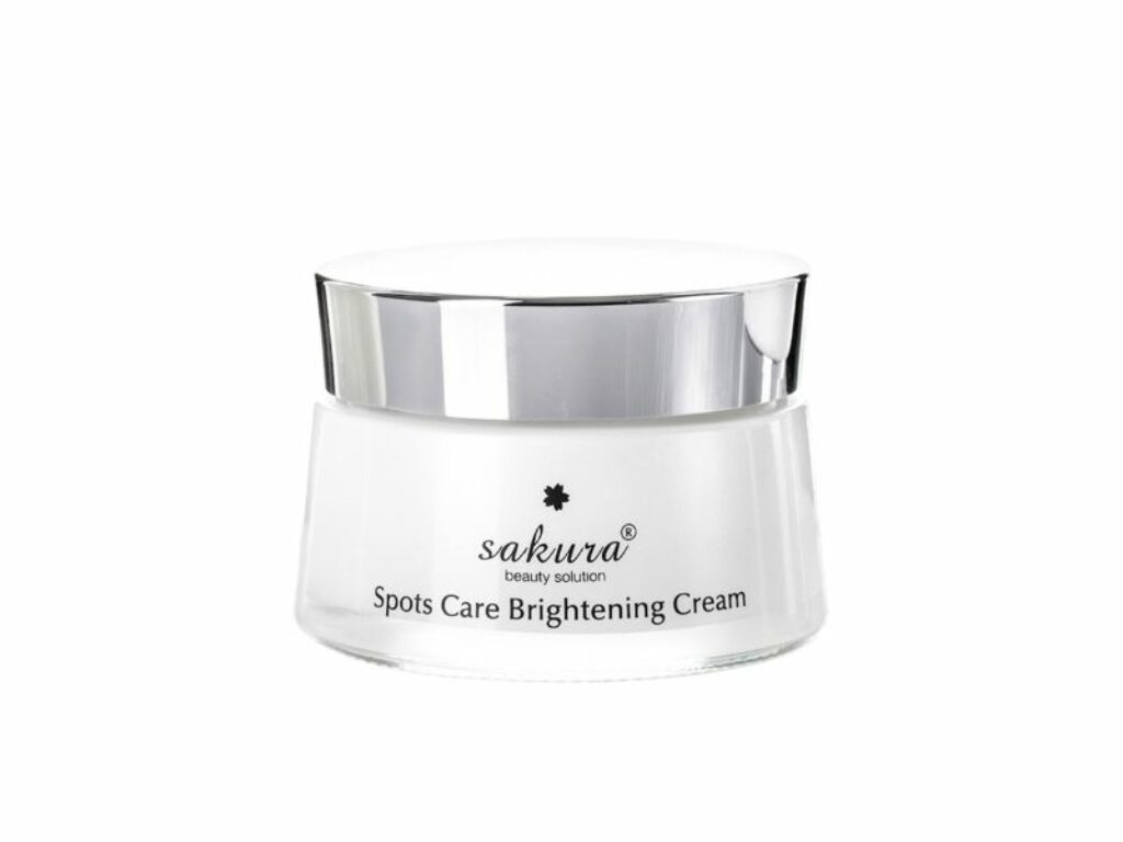 Kem trị nám, tàn nhang Sakura Spot Care chiết xuất từ lá trà xanh